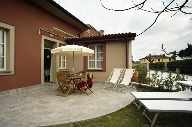 Cevoli Country Resort Lari Exterior photo