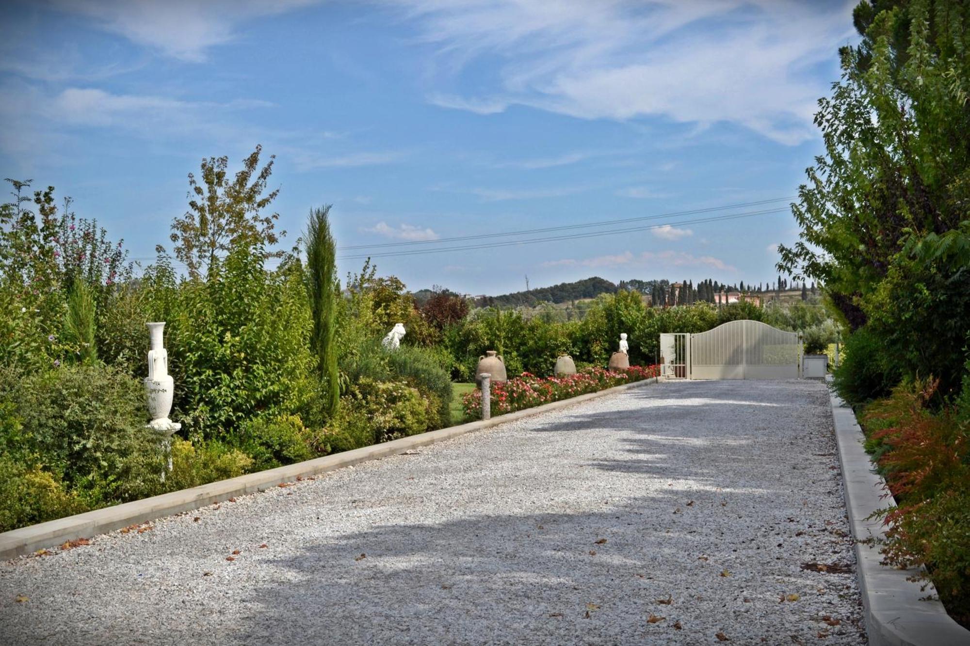 Cevoli Country Resort Lari Exterior photo
